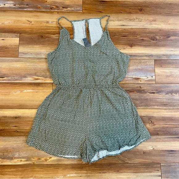 Abercrombie & Fitch Pants - Women’s NWT Abercrombie and Fitch Sz XL Green and White Racer Back Romper